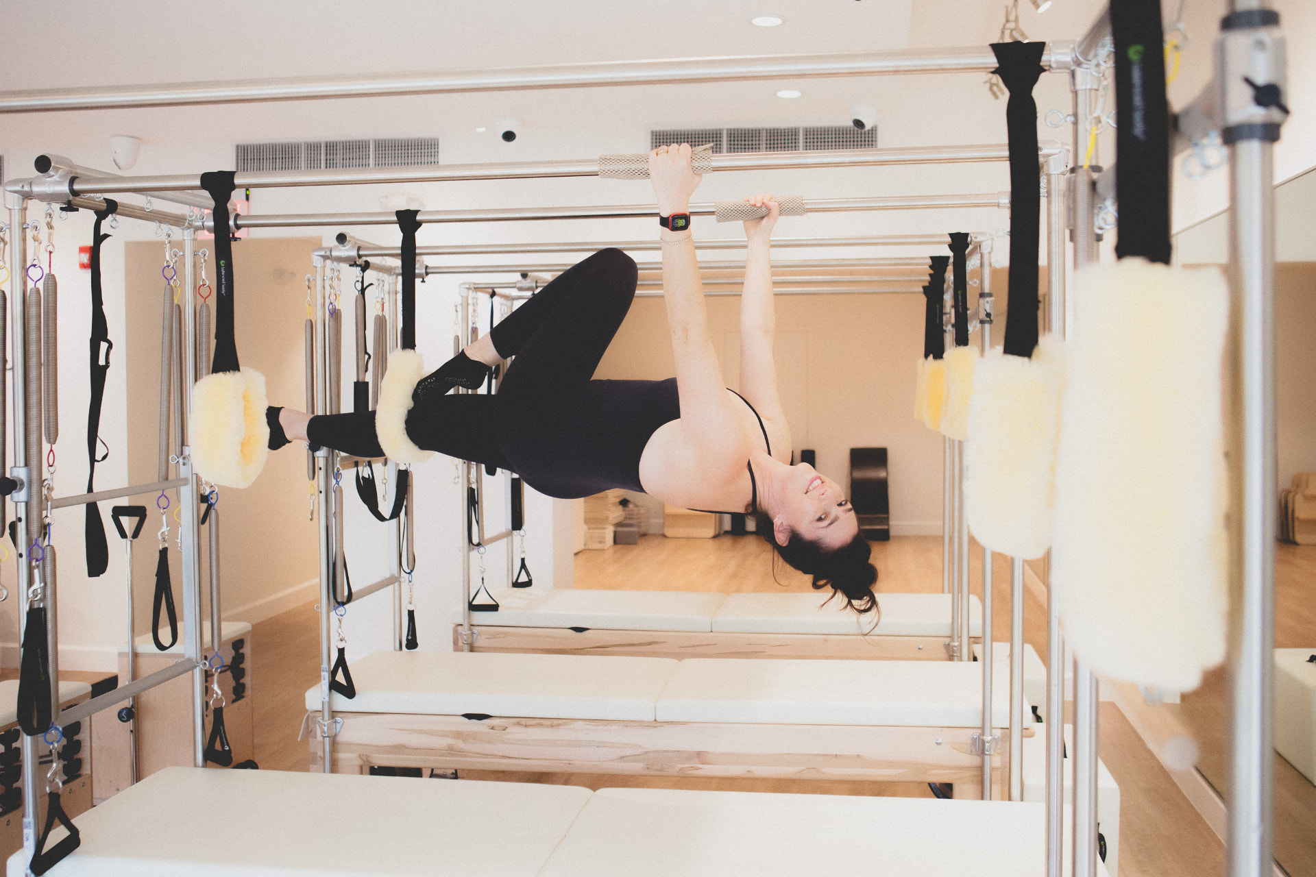 Inverted work on the trapeze table